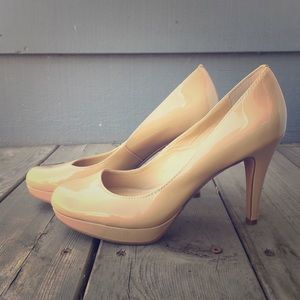 Circa Joan & David Luxe Nude Platform pumps size 7